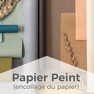 Papier peint encollage sur le mur